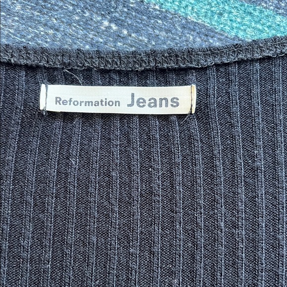 Reformation Black Ribbed Short Sleeve Top - Picture 2 of 3